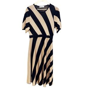 THE FOLD MIDI Dress Navy & Tan Shortsleeves Like New! Size Medium